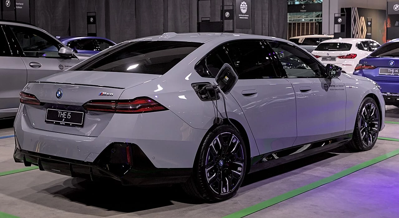 BMW i5 M60 전면