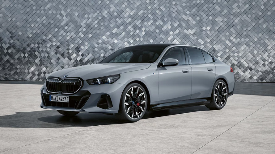 전기차인데 5시리즈 감성 그대로? BMW i5, 럭셔리 전동화의 정석