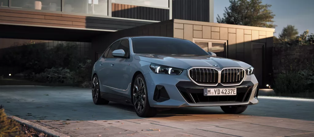 전기차인데 5시리즈 감성 그대로? BMW i5, 럭셔리 전동화의 정석
