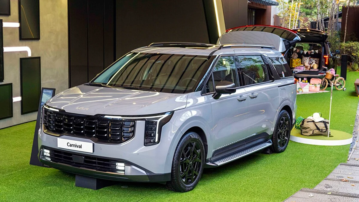 “카니발 계약 취소 고민” 성인 7명 타도 널널한 1천만 원대 5.2m SUV 패밀리카